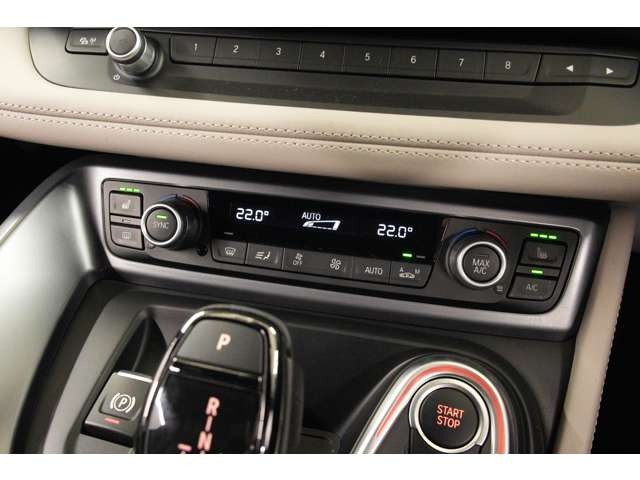 ���[�^�[��e�X�C�b�`�ނ��h���C�o�[�𒆐S�Ƀ��C�A�E�g���ꂽ�C���e���A�������܂��Ĕ��ɖ����x�̍���1��Ɏd�オ���Ă���܂��B