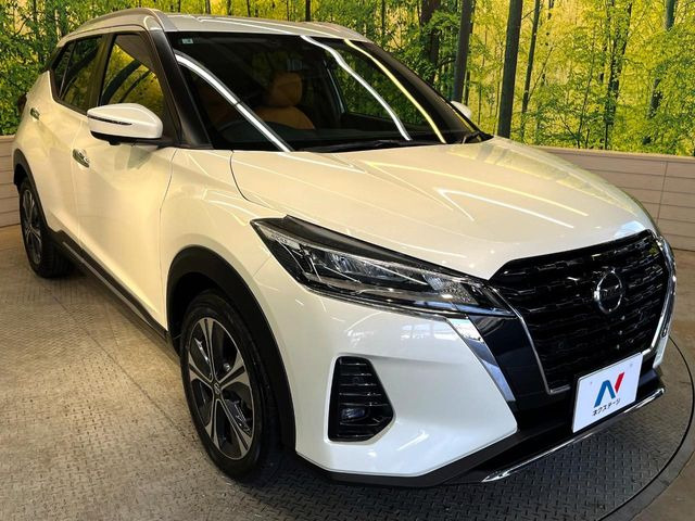 高透明度のガラス皮膜で撥水はもちろん、上質なツヤ・光沢を実現。紫外線や酸性雨から大切な愛車を保護し、色あせ・劣化を防止。「弾スプラッシュコート」、「弾プリミッサコート」からお選びいただけます。