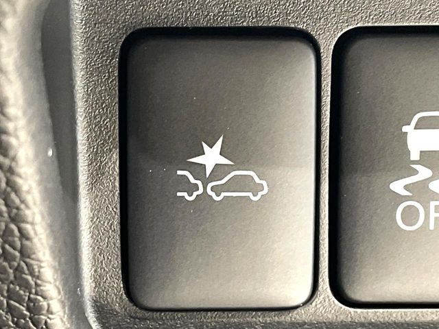 �y�C���e���W�F���g�G�}�[�W�F���V�[�u���[�L�z�t�����g�J�����őO���̎ԗ�����s�҂����m�B�Փ˂������Ȏ��͏Փ˔�Q�y���u���[�L���쓮�A�Փˉ�����T�|�[�g�B�����S�Ƀh���C�u�����y���݂��������܂��B