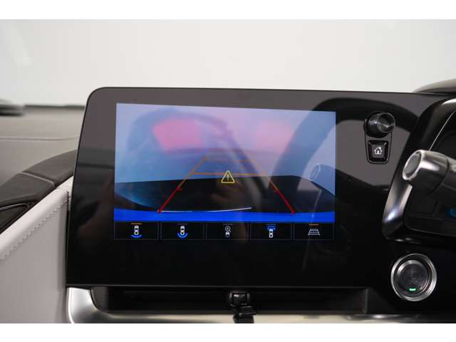 �o�b�N�J��������������Ă���A���Ԃ�Ԍɓ���̍ۂɍ������F���ƈ��S����񋟂��܂��B���A�r���[���ԍڃf�B�X�v���C�ɉf���o�����ƂŁA���p�ɂȂ�₷������̏󋵂��m�F�\�ł��B