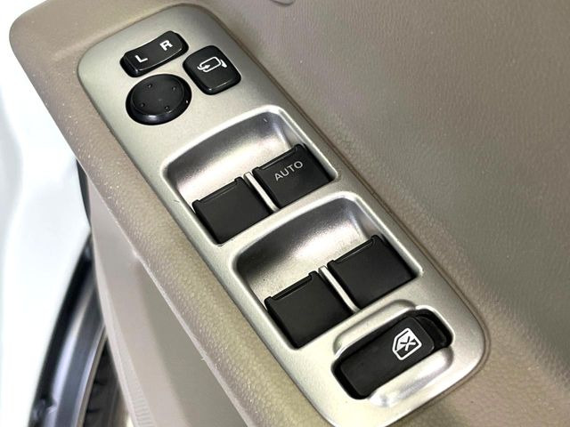 �y�d���i�[�~���[�z�T�C�h�~���[�͓d���i�[���ƂȂ��Ă���A�������ԏ�ł��L�Y�������X�N��}�����܂��B