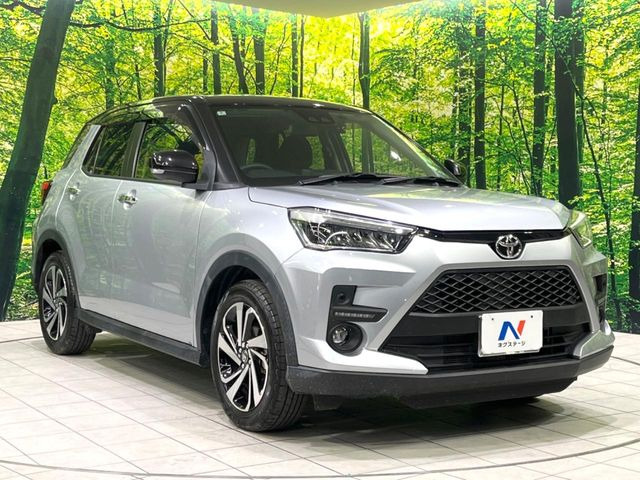 高透明度のガラス皮膜で撥水はもちろん、上質なツヤ・光沢を実現。紫外線や酸性雨から大切な愛車を保護し、色あせ・劣化を防止。「弾スプラッシュコート」、「弾プリミッサコート」からお選びいただけます。