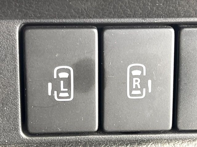 【両側パワースライドドア】スマートキーや運転席のスイッチで後席両側スライドドアの開閉が可能♪電動だから力を入れてドアを開ける必要が無く、小さなお子様でも簡単に開け閉めでき快適です♪