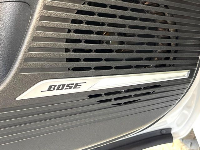 �yBOSE�T�E���h�V�X�e���z���[�J�[�I�v�V�����̍��i�ʃT�E���h�V�X�e���𓋍ځB��p�̃`���[�j���O���{���ꂽ�召�l�X�ȃX�s�[�J�[����ǎ��ȃT�E���h���t�ł��A�Տꊴ���ӂ�鉹����Ԃ����o���܂��B