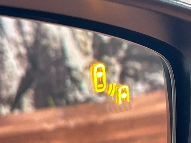 �y�u���C���h�X�|�b�g���j�^�����O�z���s���A�h�A�~���[�̎��p�ɂȂ�₷���ӏ��Ɍ㑱�Ԃ��ڋ߂���ƃT�C�h�~���[�t�߂Ɍx����\���A�h���C�o�[�ɒ��ӊ��N�����Ă���܂��B