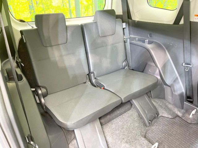 3列目シートはもちろん状態良好☆大人でもゆったりと座って頂けますので、大人数でのお出かけもラクラクです♪ご家族で、気の知れた仲間で、ドライブに行くのが楽しみですね♪