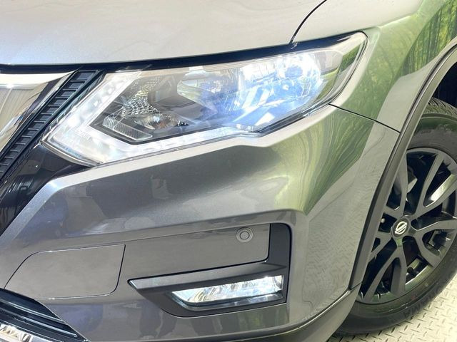 【HIDヘッドライト】非常に明るく前方を照らしてくれるので、悪天候や夜間の走行時も視界良好で安心してお乗りいただけます。