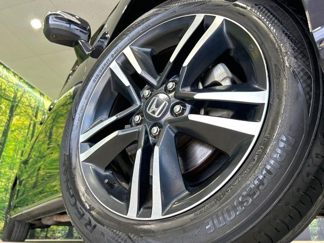 �y����17�C���`�A���~�z�C�[���z�O�ςɃ}�b�`���������A���~�z�C�[���𑕒����Ă���܂��B�e��ЊO�A���~�z�C�[����A�X�^�b�h���X�^�C�����戵�����Ă���܂��B���񂲑��k����������