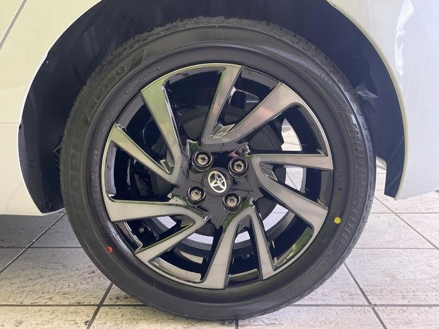 �y���������C���`�A���~�z�C�[���z�O�ςɃ}�b�`���������A���~�z�C�[���𑕒����Ă���܂��B�e��ЊO�A���~�z�C�[����A�X�^�b�h���X�^�C�����戵�����Ă���܂��B���񂲑��k����������