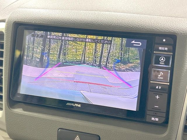 【バックカメラ】駐車時に後方がリアルタイム映像で確認できます。大型商業施設や立体駐車場での駐車時や、夜間のバック時に大活躍!運転スキルに関わらず、今や必須となった装備のひとつです!