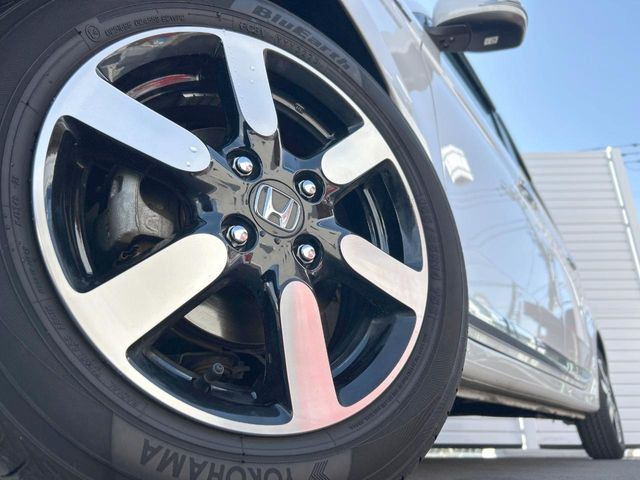 �y����14�C���`�A���~�z�C�[���z�O�ςɃ}�b�`���������A���~�z�C�[���𑕒����Ă���܂��B�e��ЊO�A���~�z�C�[����A�X�^�b�h���X�^�C�����戵�����Ă���܂��B���񂲑��k����������