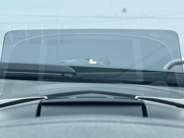 �y�w�b�h�A�b�v�f�B�X�v���C�z���݂̑��x�⑖�s�����f�W�^���\���ŉ^�]�ȑO���̃K���X�ɓ��e!�^�]���A�ڐ������炳���K�v�ȏ����m�F�ł���̂łƂ��Ă��֗��ň��S!