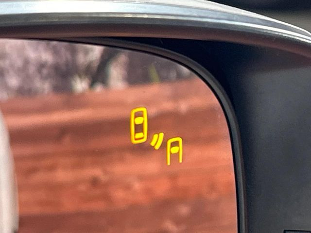 �y�����r�[�N���f�B�e�B�N�V�����z���s���A�h�A�~���[�̎��p�ɂȂ�₷���ӏ��Ɍ㑱�Ԃ��ڋ߂���ƃT�C�h�~���[�t�߂Ɍx����\���A�h���C�o�[�ɒ��ӊ��N�ƁA����̍ۂ̓n���h��������A�V�X�g�����܂��B