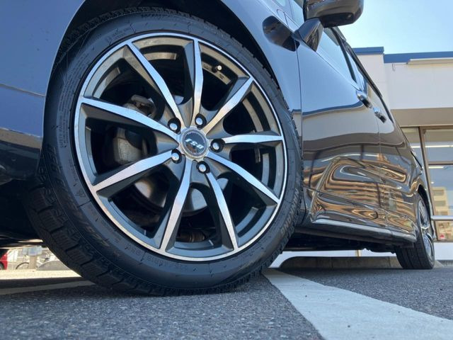 �y18�C���`�A���~�z�C�[���z�O�ςɃ}�b�`�����A���~�z�C�[���𑕒����Ă���܂��B�e��A���~�z�C�[����A�X�^�b�h���X�^�C�����戵�����Ă���܂��B���񂲑��k����������