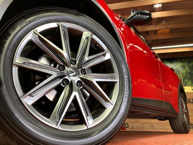 �y����18�C���`�A���~�z�C�[���z�O�ςɃ}�b�`���������A���~�z�C�[���𑕒����Ă���܂��B�e��ЊO�A���~�z�C�[����A�X�^�b�h���X�^�C�����戵�����Ă���܂��B���񂲑��k����������