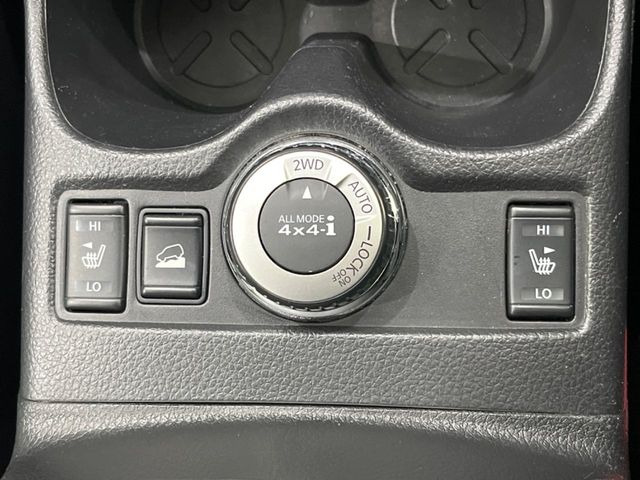 �y�I�[�����[�h4&times;4�z2WD/4WD���[�h����y�ɐ؂�ւ��\�B�R��d����2WD�A�X�^�b�N���ɖ𗧂�LOCK�AAUTO���[�h�ł�4WD�̔z���������Œ������A�H�ʏ󋵂��킸���肵��������T�|�[�g�B