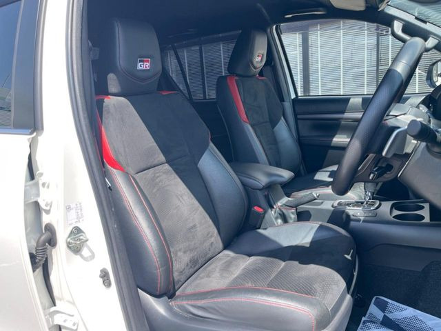 �y����n�[�t���U�[�V�[�g�z�������ƍ���S�n�𗼗������l�C�̃V�[�g���w�ʁE���ʂ̃t�@�u���b�N�f�ނ́A�ʋC���̗ǂ��⊊��ɂ����ɗD��Ă��܂��B�C���╞���ɍ��E���ꂸ���K�ɂ���肢�������܂��B