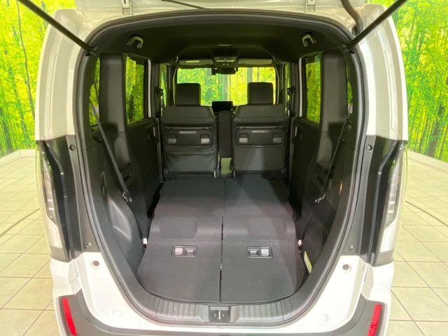 ���i�̂���������ʋ΁A���}���ɏ\���ȉ׎��X�y�[�X���m�ۂ��Ă���܂��B�Z�J���h�V�[�g��|���ƁA�傫�ȉו��̐ύڂ��\�ł���