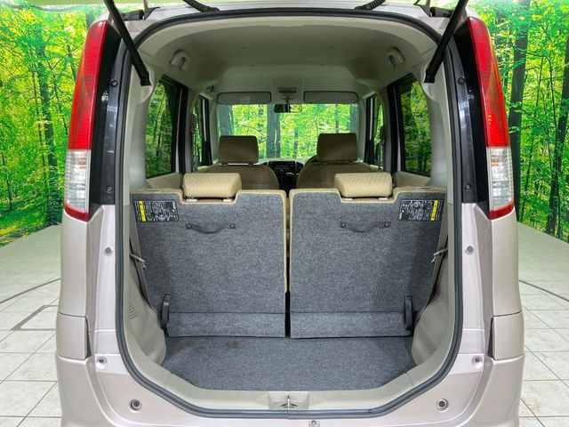 ���i�̂���������ʋ΁A���}���ɏ\���ȉ׎��X�y�[�X���m�ۂ��Ă���܂��B�Z�J���h�V�[�g��|���ƁA�傫�ȉו��̐ύڂ��\�ł���