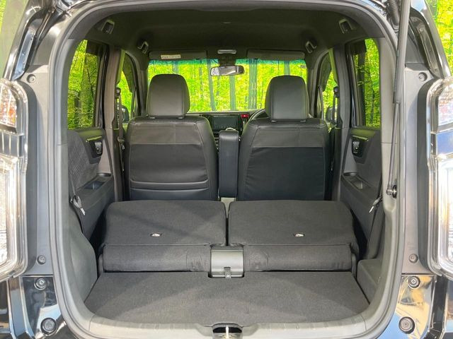 ���i�̂���������ʋ΁A���}���ɏ\���ȉ׎��X�y�[�X���m�ۂ��Ă���܂��B�Z�J���h�V�[�g��|���ƁA�傫�ȉו��̐ύڂ��\�ł���