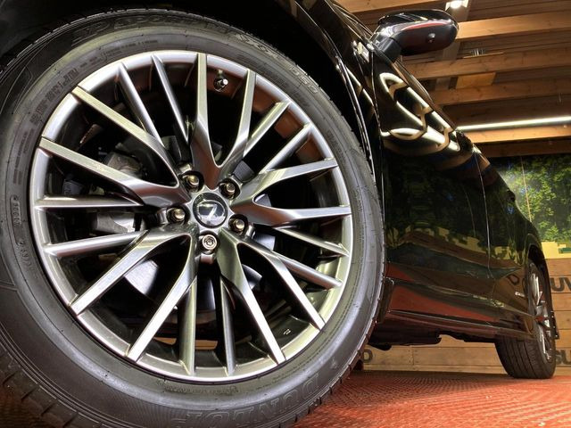 �y����20�C���`�A���~�z�C�[���z�O�ςɃ}�b�`���������A���~�z�C�[���𑕒����Ă���܂��B�e��ЊO�A���~�z�C�[����A�X�^�b�h���X�^�C�����戵�����Ă���܂��B���񂲑��k����������