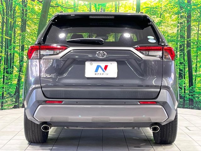 安心の最長10年・走行無制限保証(有償)をご用意。保証内容も充実はもちろん、無料点検&オイル交換や、年中無休の全国・24時間ロードサービスも付帯されておりますのでご安心下さい。