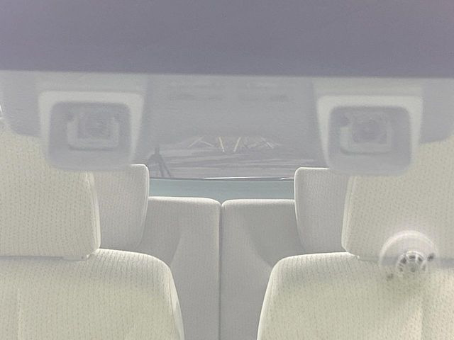 【スマートブレーキサポート】走行中に前方の車両等を認識し、衝突しそうな時は警報とブレーキで衝突回避と被害軽減をアシスト。より安全にドライブをお楽しみいただけます。