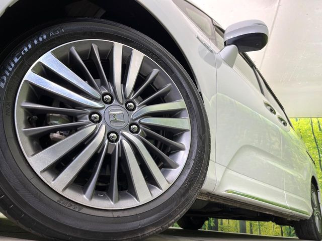 �y����17�C���`�A���~�z�C�[���z�O�ςɃ}�b�`���������A���~�z�C�[���𑕒����Ă���܂��B�e��ЊO�A���~�z�C�[����A�X�^�b�h���X�^�C�����戵�����Ă���܂��B���񂲑��k����������