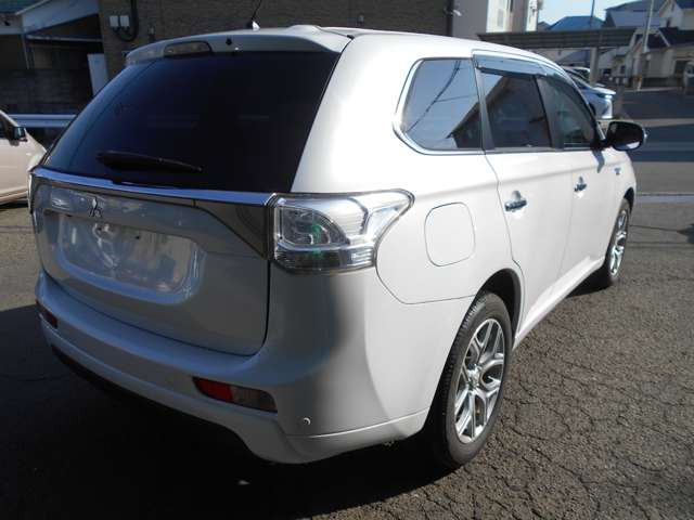 アウトランダーPHEV2.0 G プレミアムパッケージ 4WD