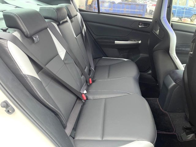 後部座席も気になるようなキズ・汚れやへたり等、大きなダメージはなく、良好な状態です。