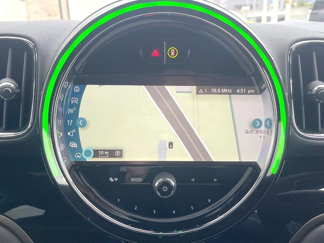 �������i�r:��̊��̂���i�r�́A����������ԓ������o���Ă���܂��B�I�[�f�B�I�@�\���[�����Ă���܂��̂ŁA�^�]�����y���߂܂���