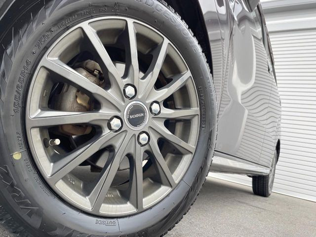 �y14�C���`�A���~�z�C�[���z�O�ςɃ}�b�`�����A���~�z�C�[���𑕒����Ă���܂��B�e��A���~�z�C�[����A�X�^�b�h���X�^�C�����戵�����Ă���܂��B���񂲑��k����������