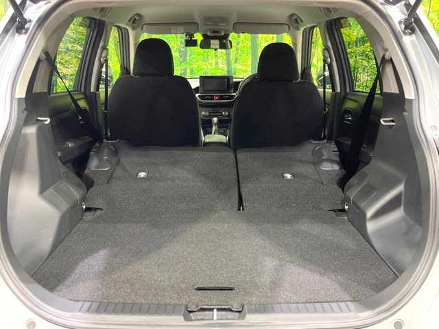 普段のお買い物や通勤、送迎等に十分な荷室スペースを確保しております。セカンドシートを倒すと、大きな荷物の積載も可能です♪