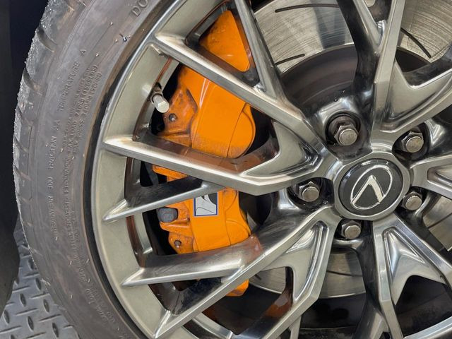 【オレンジキャリパー】「F」エンブレム入オレンジキャリパーの色鮮やかなキャリパーがスポーティな印象を引き立てます♪