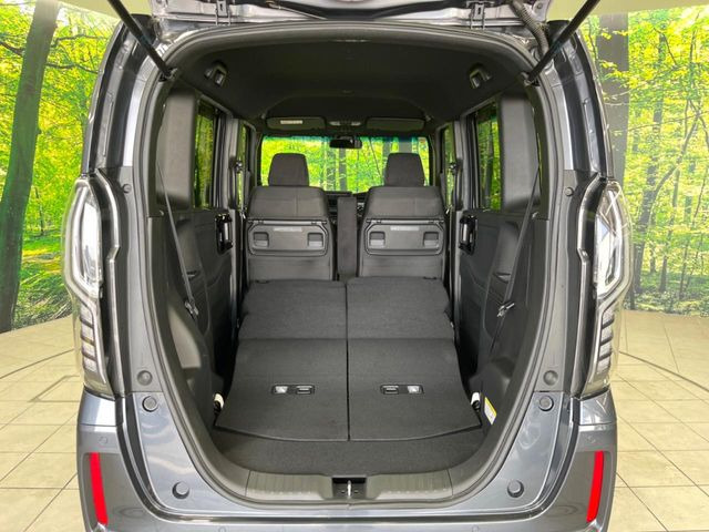 ���i�̂���������ʋ΁A���}���ɏ\���ȉ׎��X�y�[�X���m�ۂ��Ă���܂��B�Z�J���h�V�[�g��|���ƁA�傫�ȉו��̐ύڂ��\�ł���