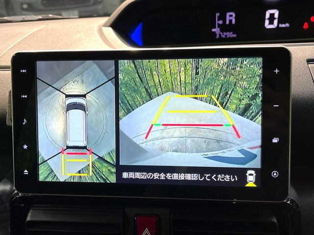 �y�}���`�e���C�����j�^�[�z�Ԃ̃t�����g��T�C�h�̃J�����摜�𓯎��Ƀ��j�^�[�\�����邱�ƂŁA���H�⋷�����𑖍s���ł����͂̏󋵊m�F���ł����S!�{�iSUV�ɂ��ꂵ�������ł���