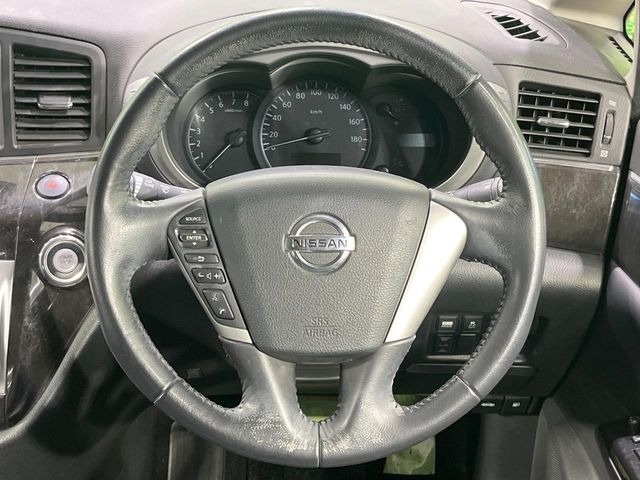 �y�����v�����X�e�A�����O�z�㎿�Ȋv���g�p���邱�ƂŁA��ɂ����������݂ƂĂ��^�]���₷���n���h���ł���