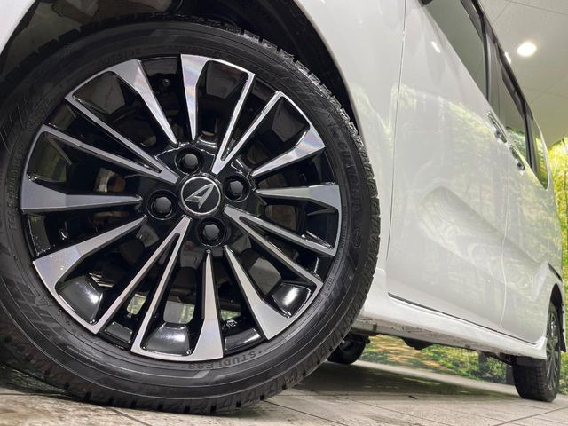 �y����15�C���`�A���~�z�C�[���z�O�ςɃ}�b�`���������A���~�z�C�[���𑕒����Ă���܂��B�e��ЊO�A���~�z�C�[����A�X�^�b�h���X�^�C�����戵�����Ă���܂��B���񂲑��k����������