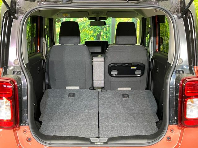 ���i�̂���������ʋ΁A���}���ɏ\���ȉ׎��X�y�[�X���m�ۂ��Ă���܂��B�Z�J���h�V�[�g��|���ƁA�傫�ȉו��̐ύڂ��\�ł���