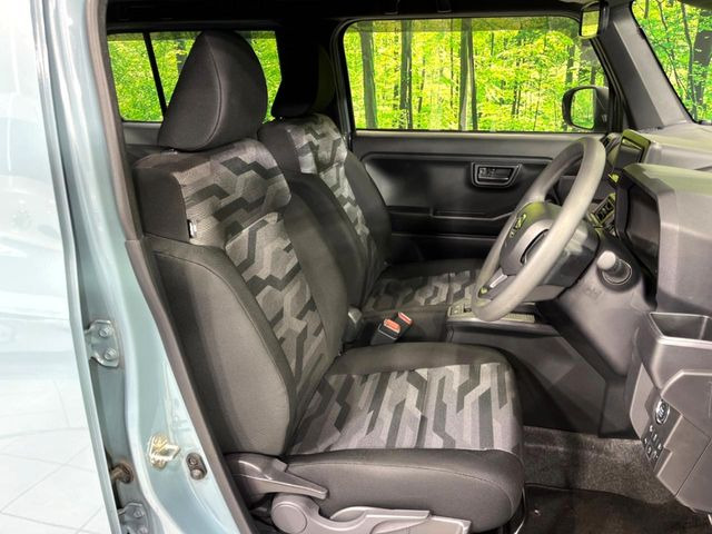 運転席シート廻りは使用感も少なく、良好な状態となっています。丁寧に使われていたことがよくわかりますね。