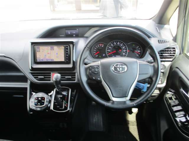 ヴォクシー2.0 V 4WD