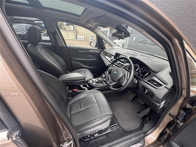 2シリーズアクティブツアラー218d ラグジュアリー