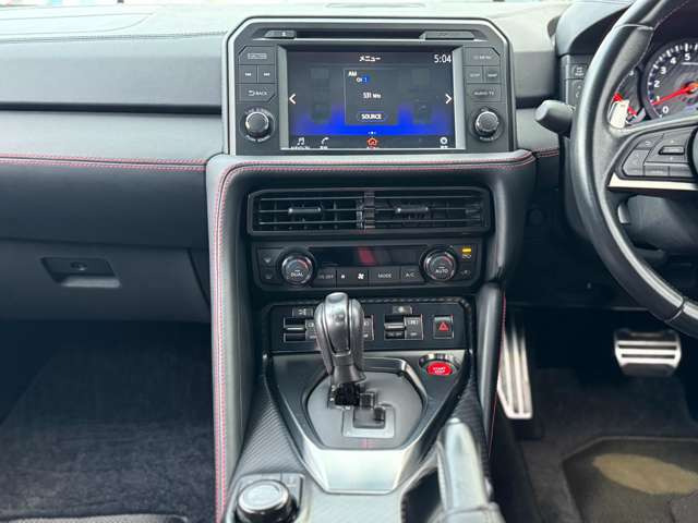 �W����ɂ͏펞GT-R35�̍݌ɂ�10��قǓW�����Ă���܂��B�O���E�����E����A�O���[�h���l�X�ɂȂ�܂��̂ŁA�C�ɂȂ���𐥔�ԋ߂ł����ɂȂ��Ă��������B