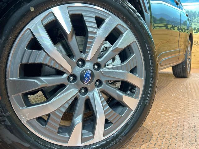 【純正19インチアルミホイール】外観にマッチした純正アルミホイールを装着しております。各種社外アルミホイールや、スタッドレスタイヤも取扱いしております。是非ご相談ください♪