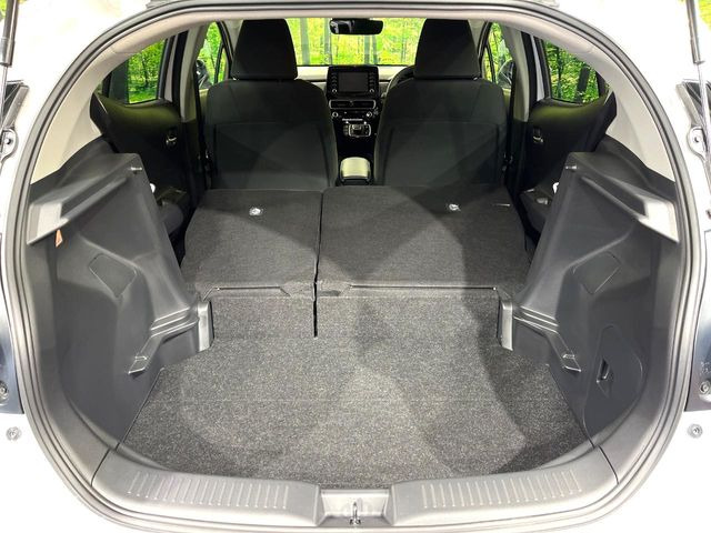 ���i�̂���������ʋ΁A���}���ɏ\���ȉ׎��X�y�[�X���m�ۂ��Ă���܂��B�Z�J���h�V�[�g��|���ƁA�傫�ȉו��̐ύڂ��\�ł���