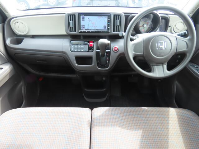 内外装の清掃・ガラス系ボディコーティングをCARクリーニング専門業者が施工いたしますので大変清潔。オリックス自動車ではみなさまに快適なドライブをお約束。