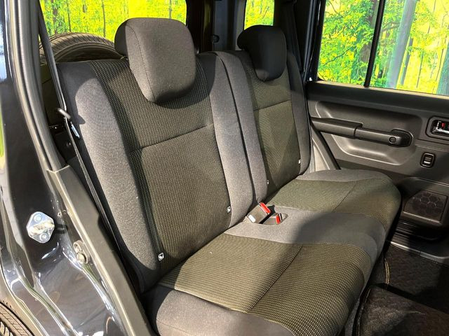 高品質なオリジナルフロアマットもオプションにてご用意しております。お好きなデザインやカラーをお車に合わせて選んでいただくことができます♪