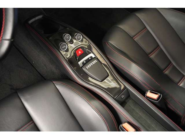 �E�J�[�{���t�@�C�o�[�Z���^�[�R���\�[���E�J�[�{���t�@�C�o�[�h�A�V���v���[�g�E�J�[�{���t�@�C�o�[���A�X�s�[�J�[�g�����J�o�[