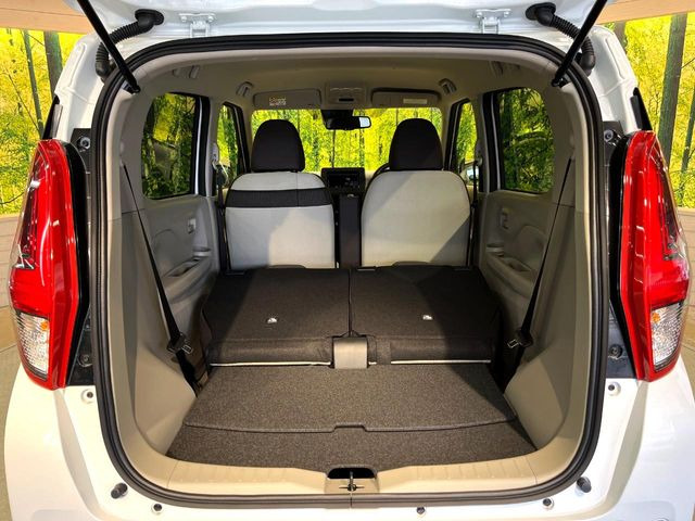 ���i�̂���������ʋ΁A���}���ɏ\���ȉ׎��X�y�[�X���m�ۂ��Ă���܂��B�Z�J���h�V�[�g��|���ƁA�傫�ȉו��̐ύڂ��\�ł���