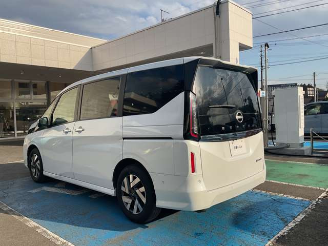 セレナ1.4 e-POWER XV